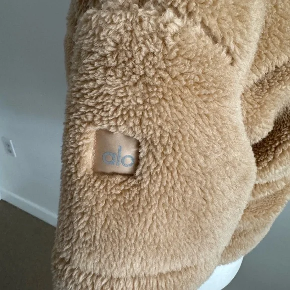 Alo Yoga Jacket - Picture 5 of 13